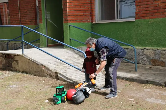 LLegada de los refugiados de Ucrania al albergue Os Biocos de San Xoan de Río (7)