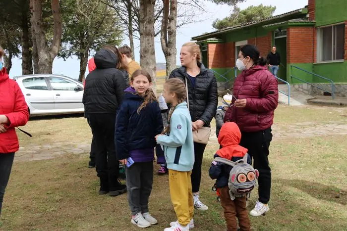 LLegada de los refugiados de Ucrania al albergue Os Biocos de San Xoan de Río (1)