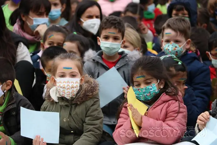 somoscomarca_obarco_marchaporlapaz_ucrania_paz_colegios_2022 (17)