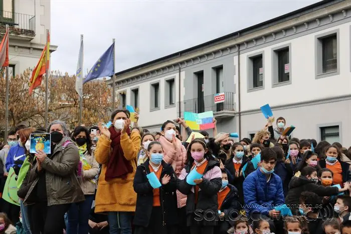somoscomarca_obarco_marchaporlapaz_ucrania_paz_colegios_2022 (36)