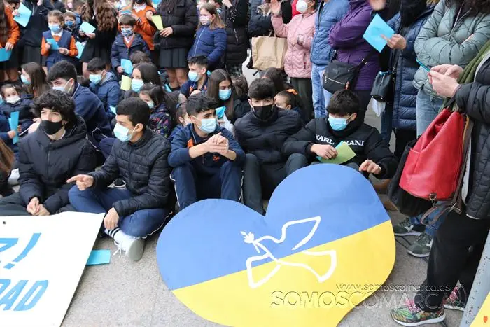 somoscomarca_obarco_marchaporlapaz_ucrania_paz_colegios_2022 (38)