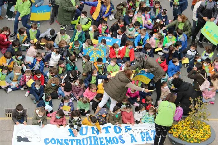 somoscomarca_obarco_marchaporlapaz_ucrania_paz_colegios_2022 (45)