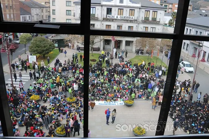 somoscomarca_obarco_marchaporlapaz_ucrania_paz_colegios_2022 (46)