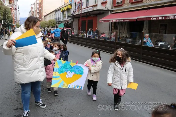 somoscomarca_obarco_marchaporlapaz_ucrania_paz_colegios_2022 (63)