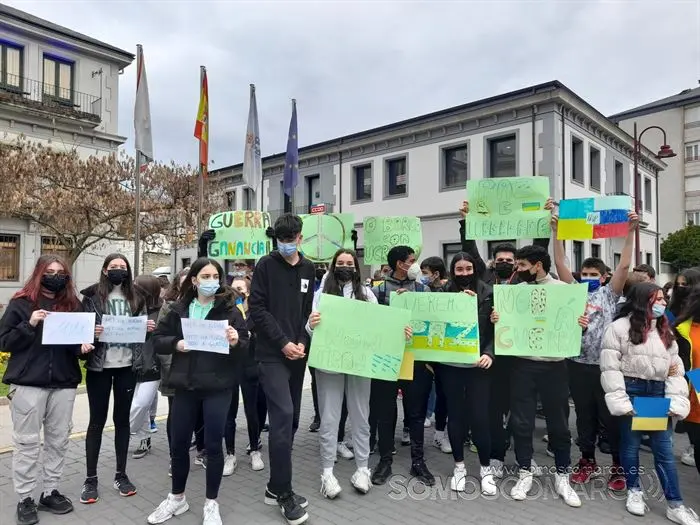 somoscomarca_obarco_marcha_paz_ucrania_colegios_policialocal_2022 (8)