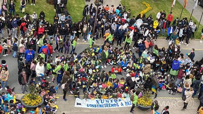 somoscomarca_obarco_marcha_paz_ucrania_colegios_policialocal_2022 (9)