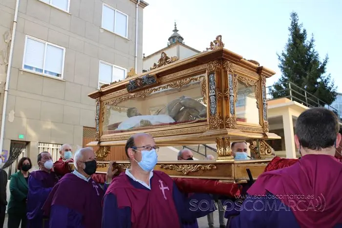 Desenclavo y procesión Santo Entierro en parroquia de San Esteban de A Rúa (8)