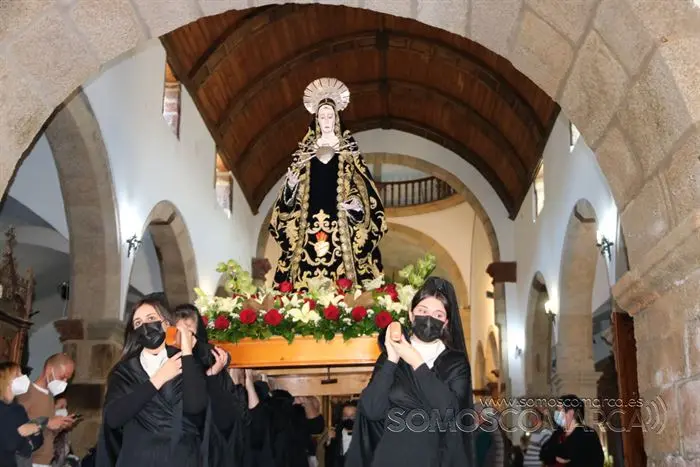 Desenclavo y procesión Santo Entierro en parroquia de San Esteban de A Rúa (9)