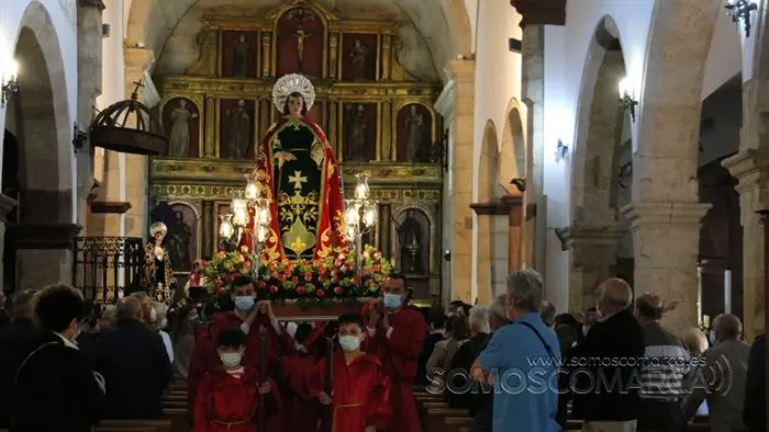 Desenclavo y procesión Santo Entierro en parroquia de San Esteban de A Rúa (15)