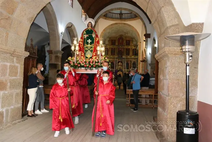 Desenclavo y procesión Santo Entierro en parroquia de San Esteban de A Rúa (16)