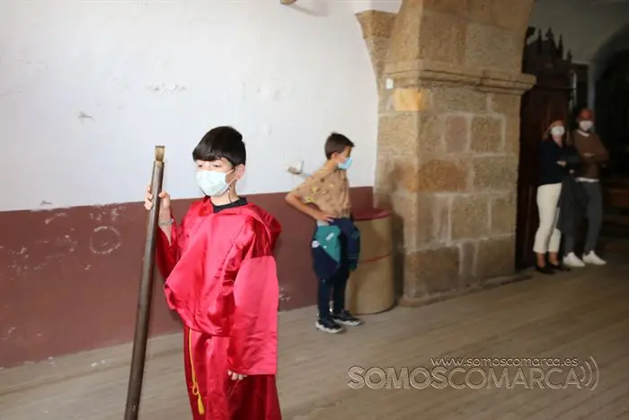 Desenclavo y procesión Santo Entierro en parroquia de San Esteban de A Rúa (17)