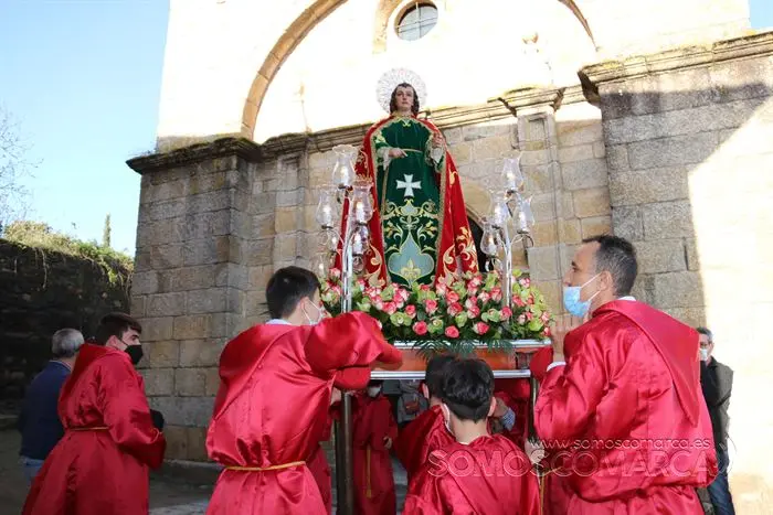 Desenclavo y procesión Santo Entierro en parroquia de San Esteban de A Rúa (18)