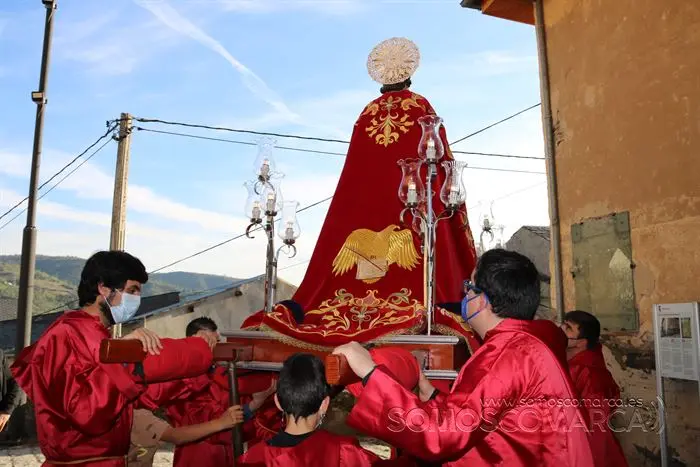 Desenclavo y procesión Santo Entierro en parroquia de San Esteban de A Rúa (19)
