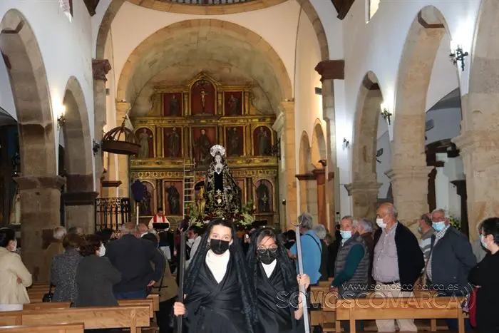 Desenclavo y procesión Santo Entierro en parroquia de San Esteban de A Rúa (20)