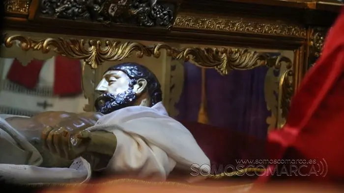 Desenclavo y procesión Santo Entierro en parroquia de San Esteban de A Rúa (26)