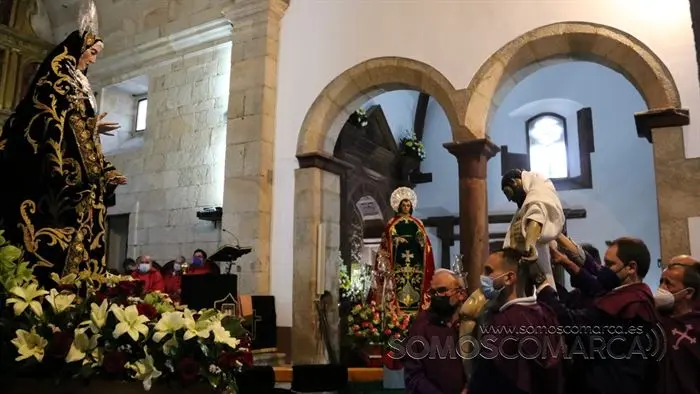 Desenclavo y procesión Santo Entierro en parroquia de San Esteban de A Rúa (30)