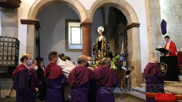 Desenclavo y procesión Santo Entierro en parroquia de San Esteban de A Rúa (33)
