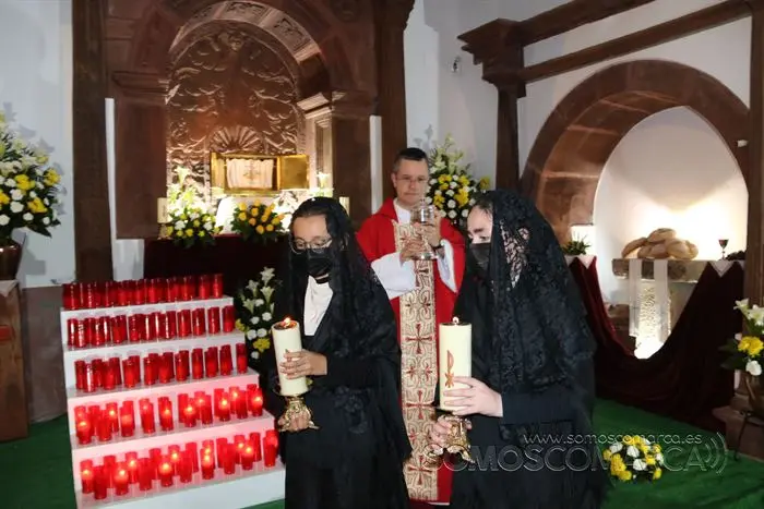 Desenclavo y procesión Santo Entierro en parroquia de San Esteban de A Rúa (48)