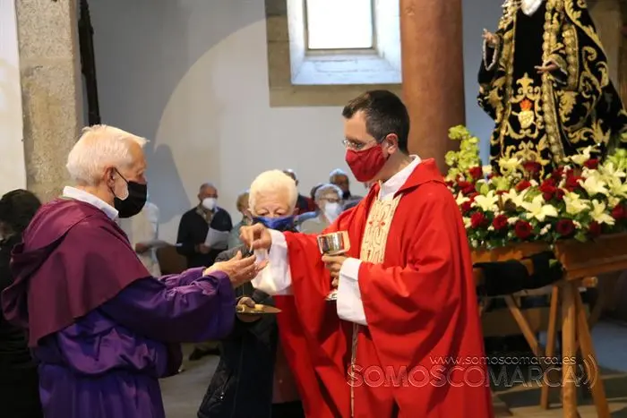 Desenclavo y procesión Santo Entierro en parroquia de San Esteban de A Rúa (52)