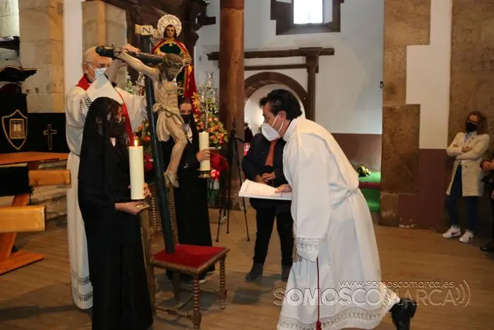 Desenclavo y procesión Santo Entierro en parroquia de San Esteban de A Rúa (55)