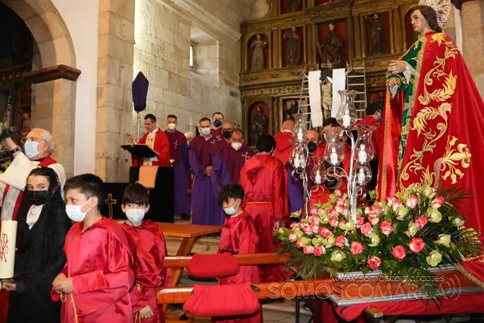 Desenclavo y procesión Santo Entierro en parroquia de San Esteban de A Rúa (56)