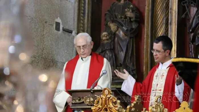 Desenclavo y procesión Santo Entierro en parroquia de San Esteban de A Rúa (60)