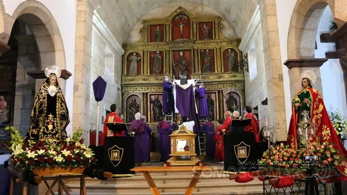 Desenclavo y procesión Santo Entierro en parroquia de San Esteban de A Rúa (62)