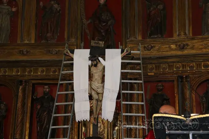 Desenclavo y procesión Santo Entierro en parroquia de San Esteban de A Rúa (65)