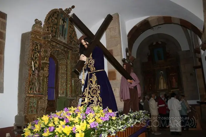 Desenclavo y procesión Santo Entierro en parroquia de San Esteban de A Rúa (66)