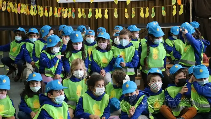 somoscomarca_obarco_ceipjuliogurriaran_alen_visita_xacobeo_mural_florencio_2022_04_05 (3)