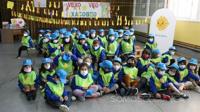 somoscomarca_obarco_ceipjuliogurriaran_alen_visita_xacobeo_mural_florencio_2022_04_05 (4)