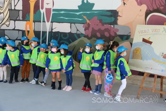 somoscomarca_obarco_ceipjuliogurriaran_alen_visita_xacobeo_mural_florencio_2022_04_05 (8)