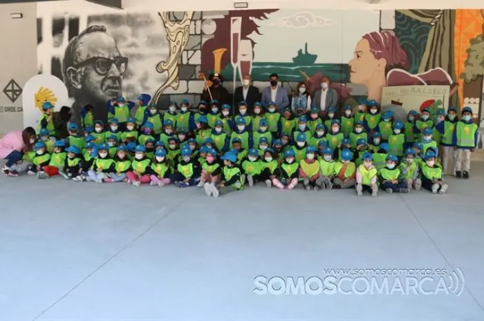 somoscomarca_obarco_ceipjuliogurriaran_alen_visita_xacobeo_mural_florencio_2022_04_05 (1)