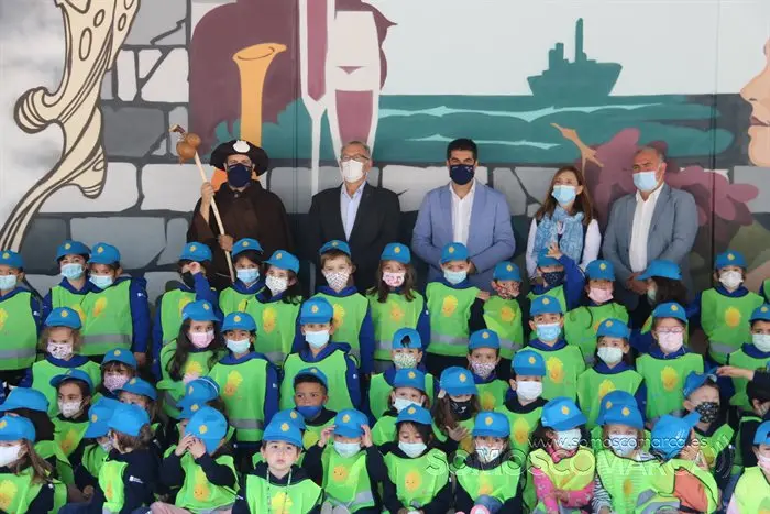 somoscomarca_obarco_ceipjuliogurriaran_alen_visita_xacobeo_mural_florencio_2022_04_05 (2)