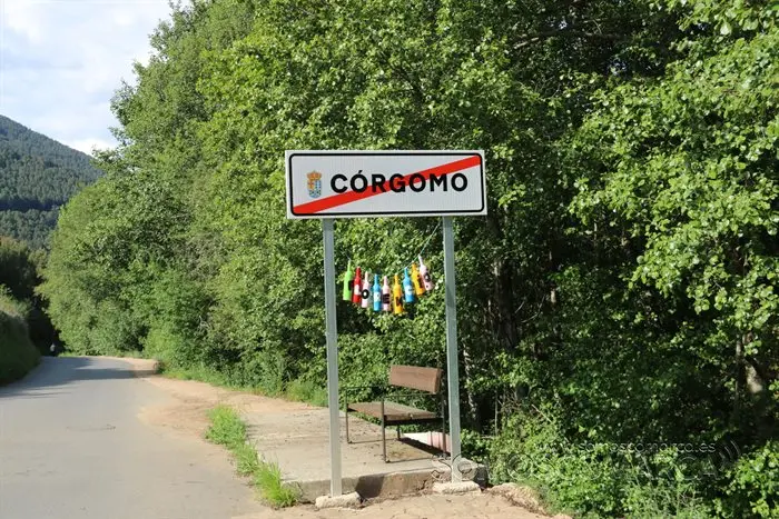 somoscomarca_corgomo_florencio_mural_botellas_vecinos_calles_2022_05_07 (2)