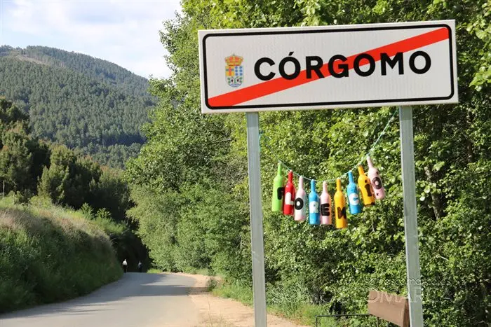 somoscomarca_corgomo_florencio_mural_botellas_vecinos_calles_2022_05_07 (3)