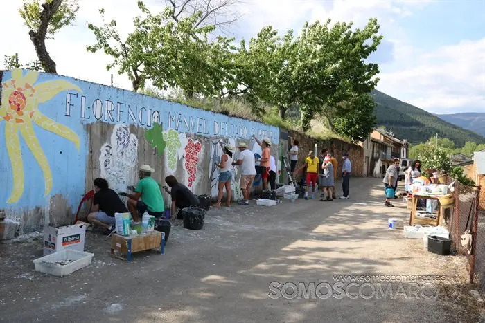 portada_somoscomarca_corgomo_florencio_mural_botellas_vecinos_calles_2022_05_07 (19)