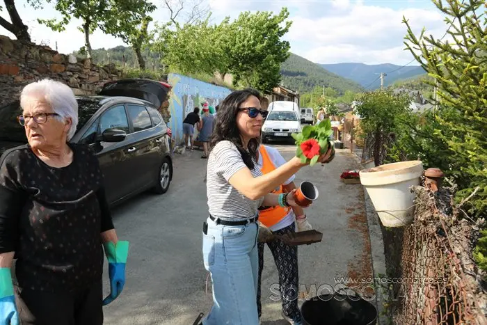 somoscomarca_corgomo_florencio_mural_botellas_vecinos_calles_2022_05_07 (28)