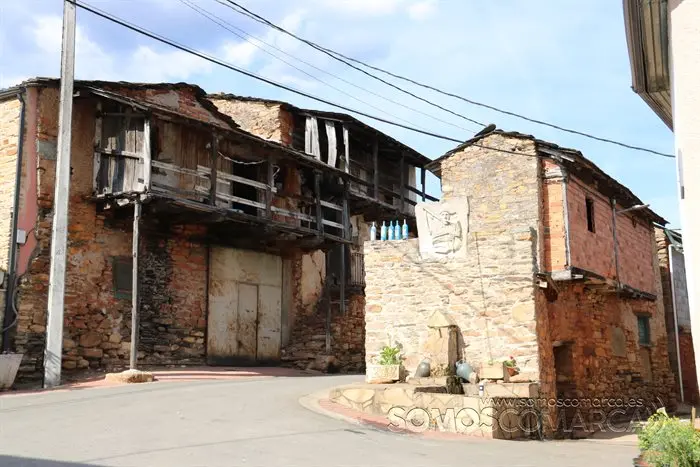 somoscomarca_corgomo_florencio_mural_botellas_vecinos_calles_2022_05_07 (38)
