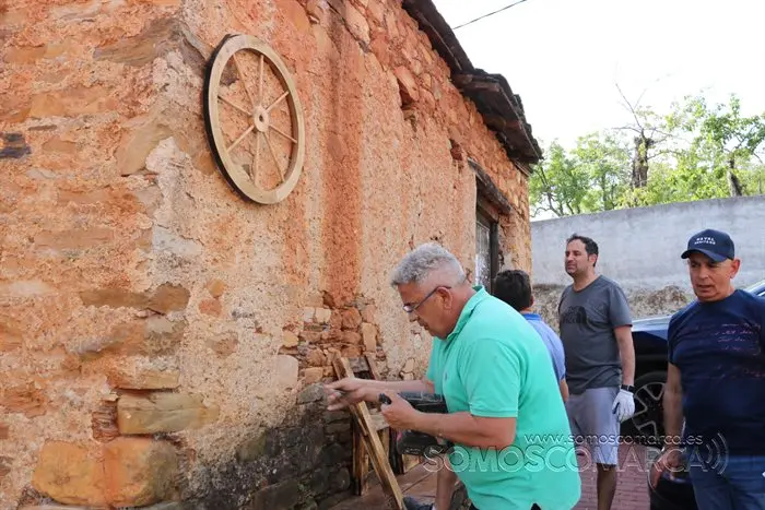 somoscomarca_corgomo_florencio_mural_botellas_vecinos_calles_2022_05_07 (39)