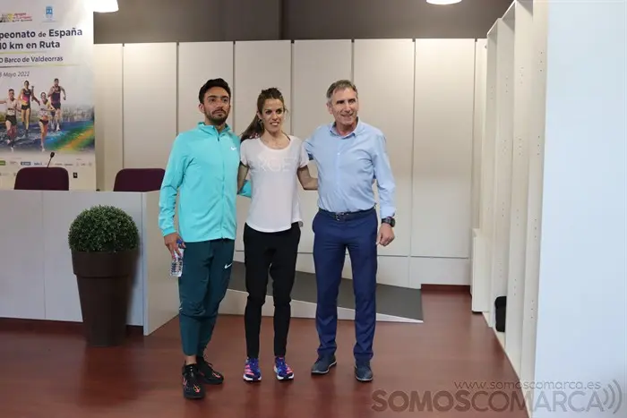 somoscomarca_firmacarteles_atletas_campeonatoespaña_obarco_07_05_2022 (10)