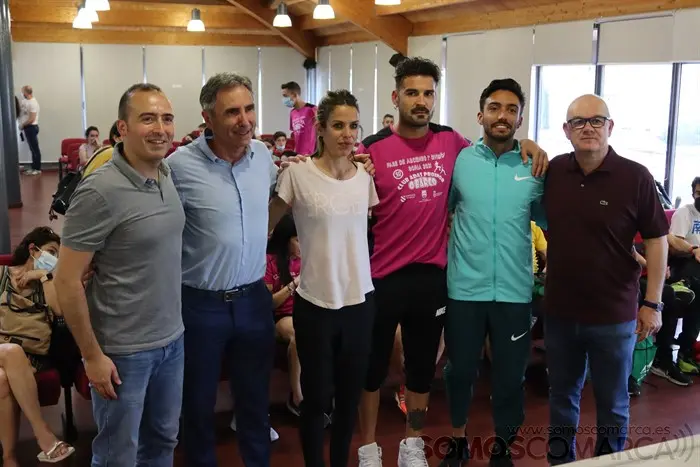 somoscomarca_firmacarteles_atletas_campeonatoespaña_obarco_07_05_2022 (11)