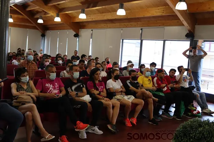 somoscomarca_firmacarteles_atletas_campeonatoespaña_obarco_07_05_2022 (3)