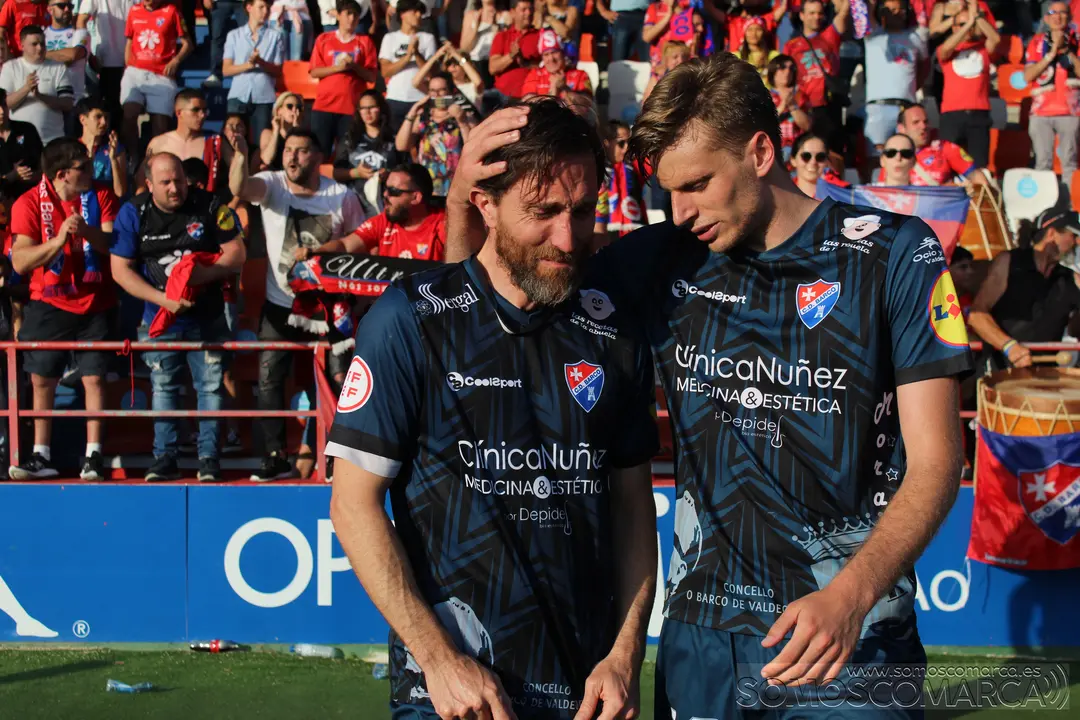 AAA Foto ppal 2 Un Rubén García (izquierda) muy emocionado siendo abrazado por Andrés Calvo