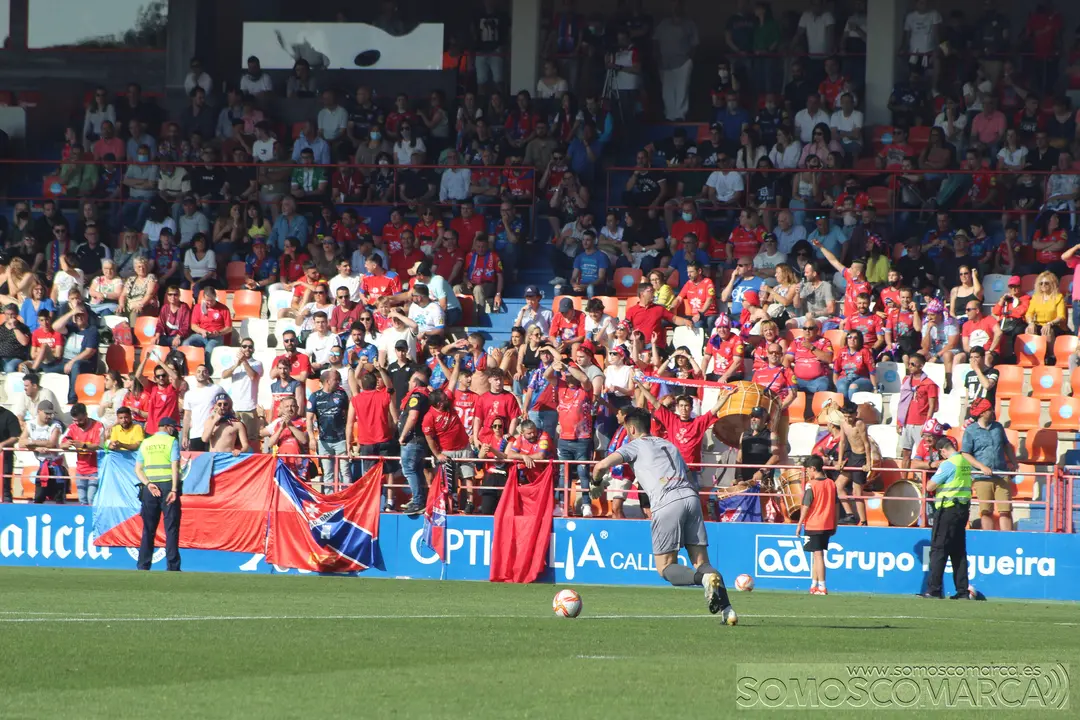 Un momento durante el Ourense CF - CD Barco (7)