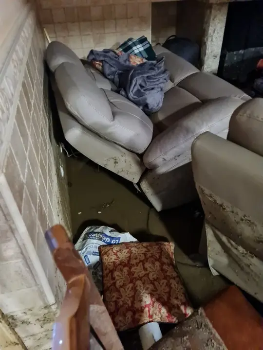 Inundación vivienda Avenida del Bierzo el sábado 14 de mayo 2022 (9)