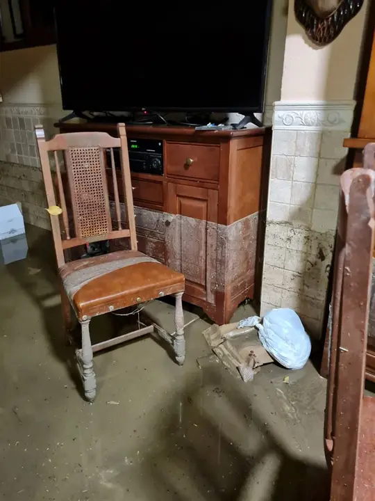 Inundación vivienda Avenida del Bierzo el sábado 14 de mayo 2022 (11)