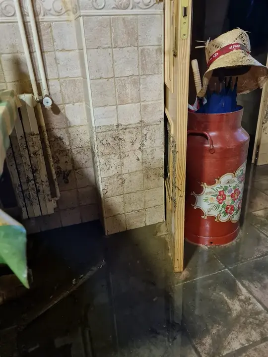 Inundación vivienda Avenida del Bierzo el sábado 14 de mayo 2022 (13)