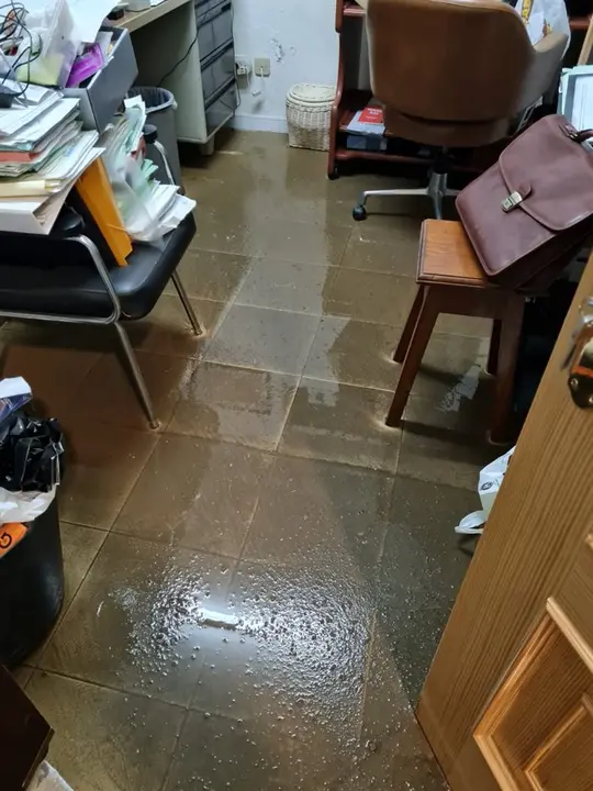 Inundación vivienda Avenida del Bierzo el sábado 14 de mayo 2022 (14)