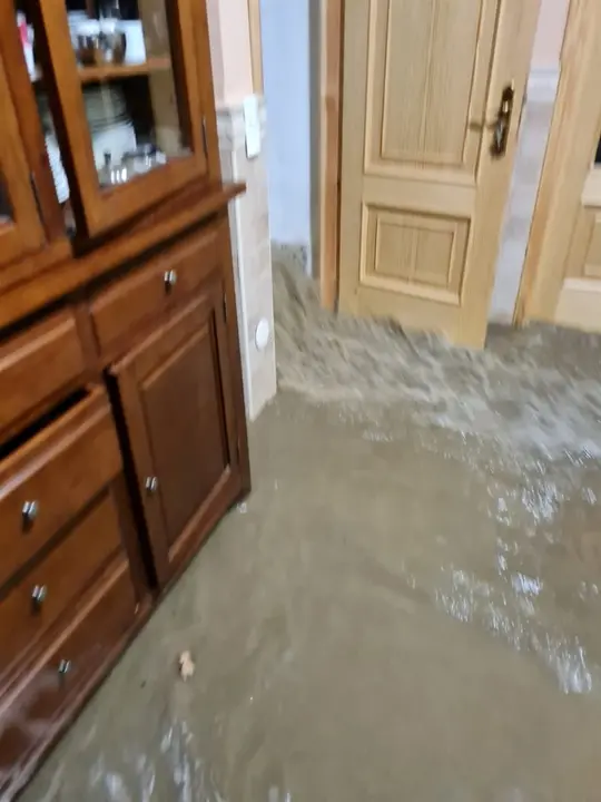 Inundación vivienda Avenida del Bierzo el sábado 14 de mayo 2022 (19)